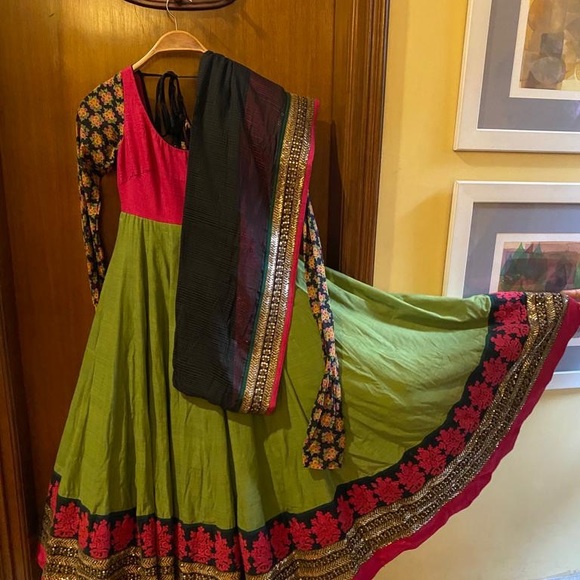 Sabyasachi cotton Anarkali. Worn once. - Picture 4 of 11